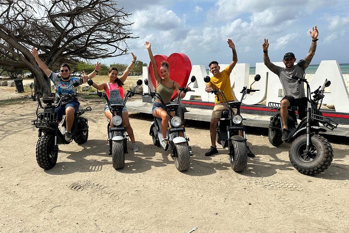 E-Scooter Rental Aruba – 4 Hours Self-Guided (1 or 2-seater), photo 2 of 8