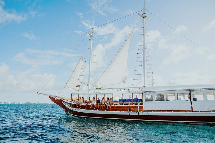 Luxury Four-Course Caribbean Dinner Cruise Experience, photo 3 of 10