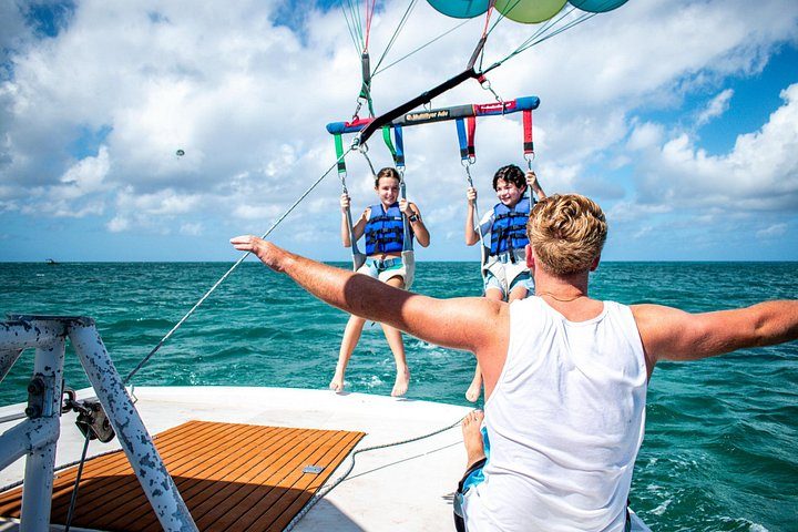 Aruba Parasailing Experience from Noord, photo 2 of 10
