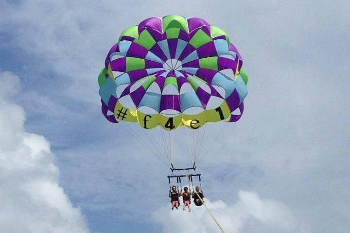 Parasailing in Palm Beach, photo 3 of 7