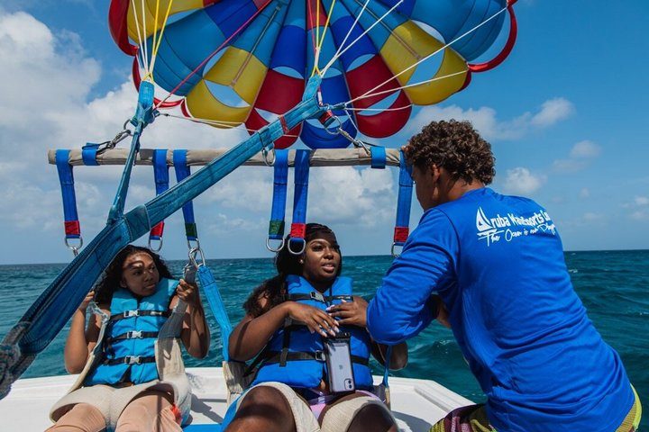 Aruba Parasailing Experience from Noord, photo 6 of 10