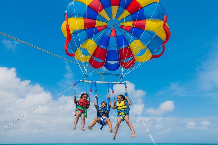 Aruba Parasailing Experience from Noord, photo 3 of 10