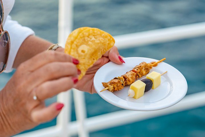 Aruba Sunset Sail with Open Bar, photo 9 of 10