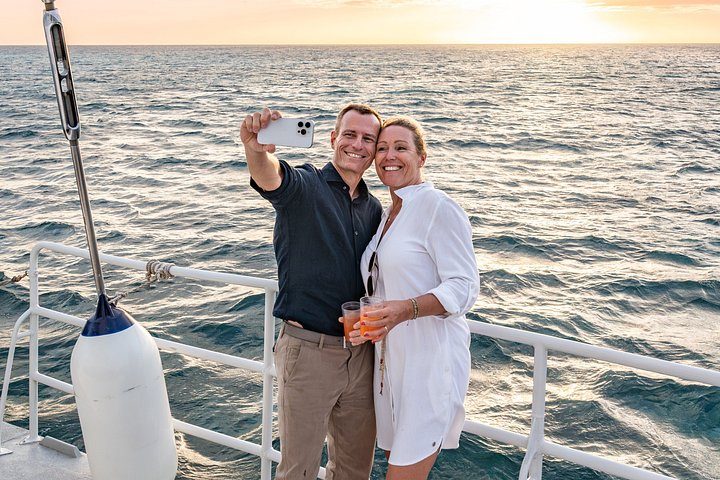 Aruba Sunset Sail with Open Bar, photo 5 of 10
