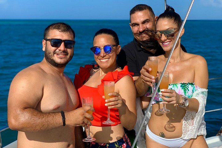 Premium Catamaran Morning Sail: Snorkeling, Mimosas and Brunch, photo 6 of 10