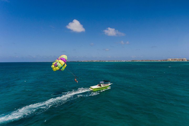 Parasailing in Palm Beach, photo 2 of 7