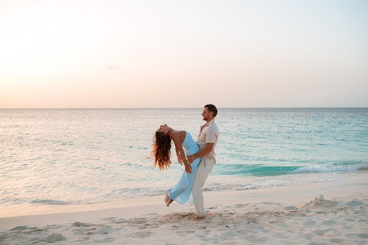 Aruba: Private Vacation Photoshoot with Photographer, photo 3 of 10